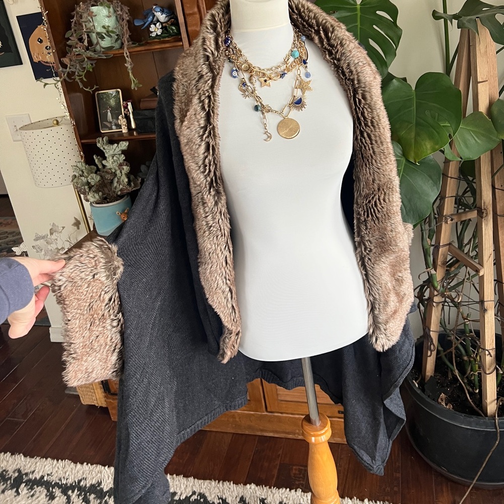 Myan Francesca’s Charcoal & Brown Faux Fur Trim Cuff Sweater Poncho Cardigan S